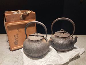 A460 【金寿堂 雨宮宗造】 菊紋 鉄瓶 水漏れ無し ｝＊ 金寿堂 鉄瓶のYahoo!オークション(旧ヤフオク!)の相場・価格を見る