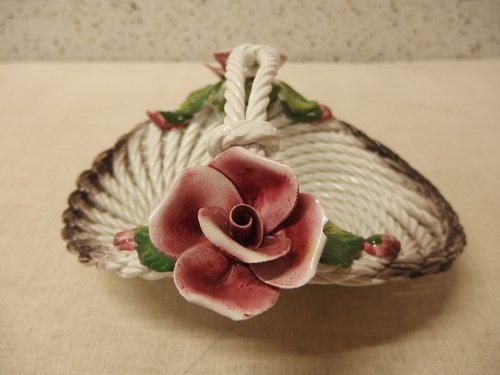 0630330w イタリア製 陶器 バスケット 陶花/立体装飾/花かご/バラの花