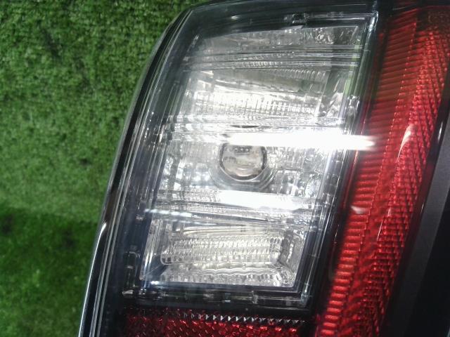 プリウス DAA-ZVW50 左テールランプ S 2ZR-FXE 070 下側 ICHIKOH 47-78