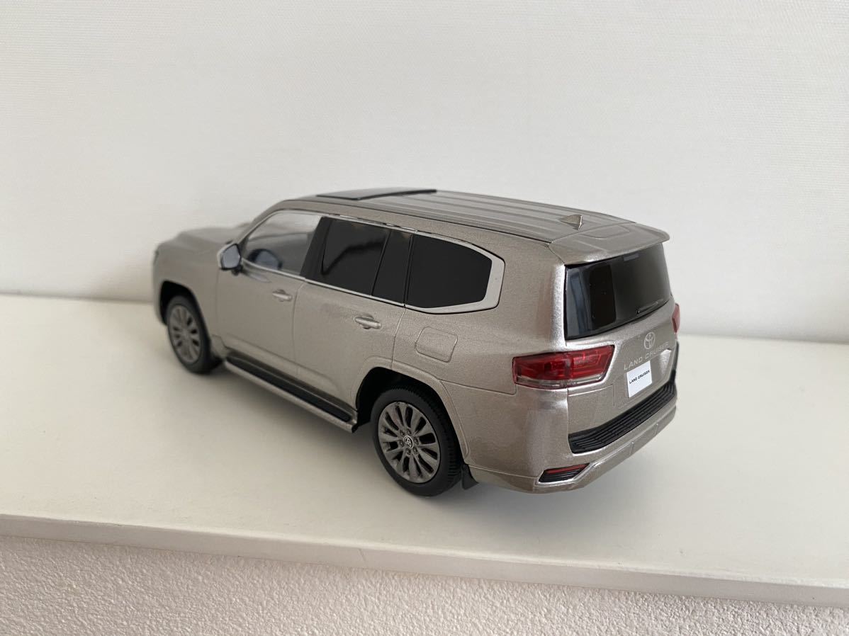 ☆送料込み☆ランドクルーザー 300 ZX ミニカー トヨタ 1/30 カラー