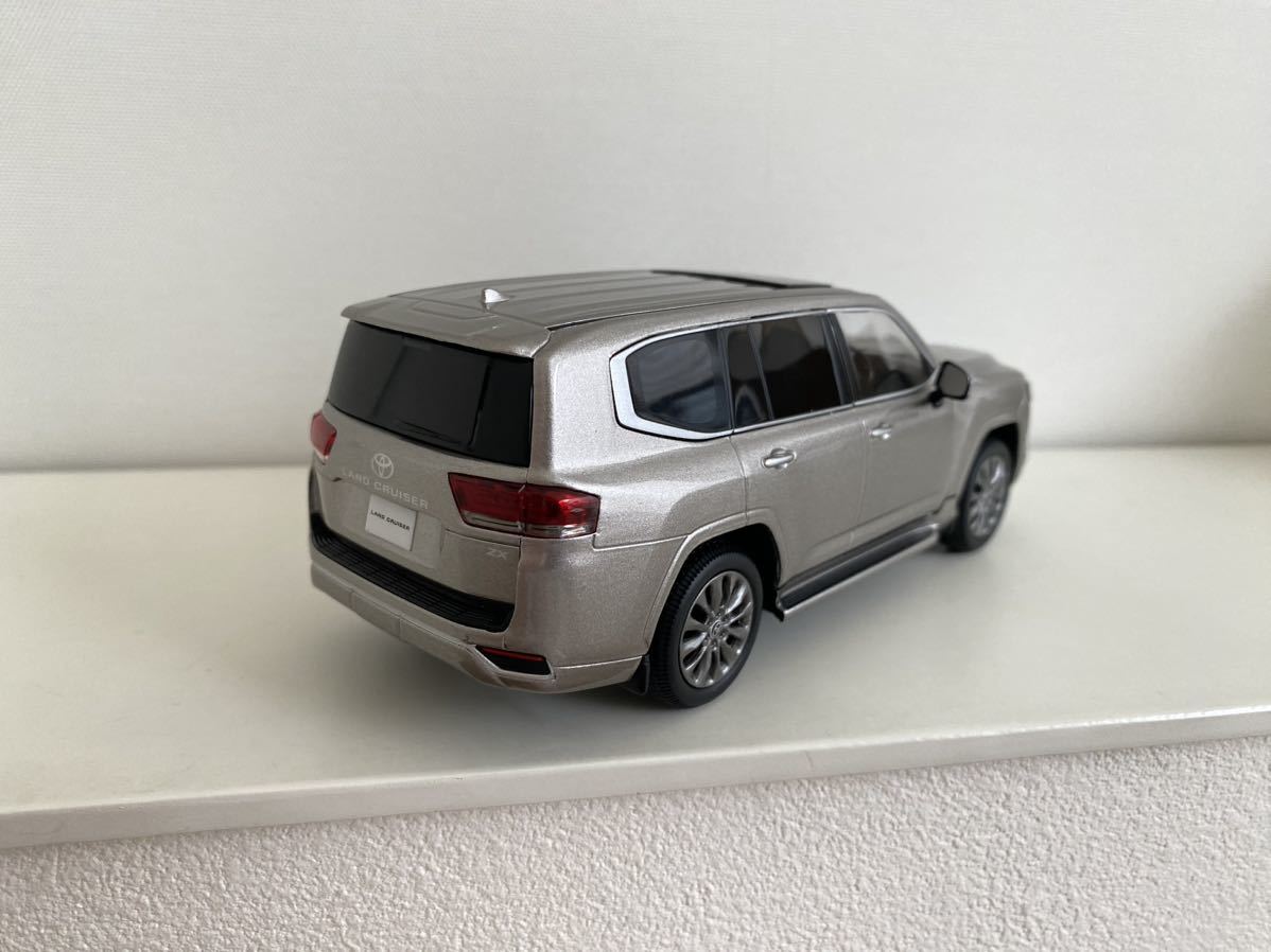☆送料込み☆ランドクルーザー 300 ZX ミニカー トヨタ 1/30 カラー