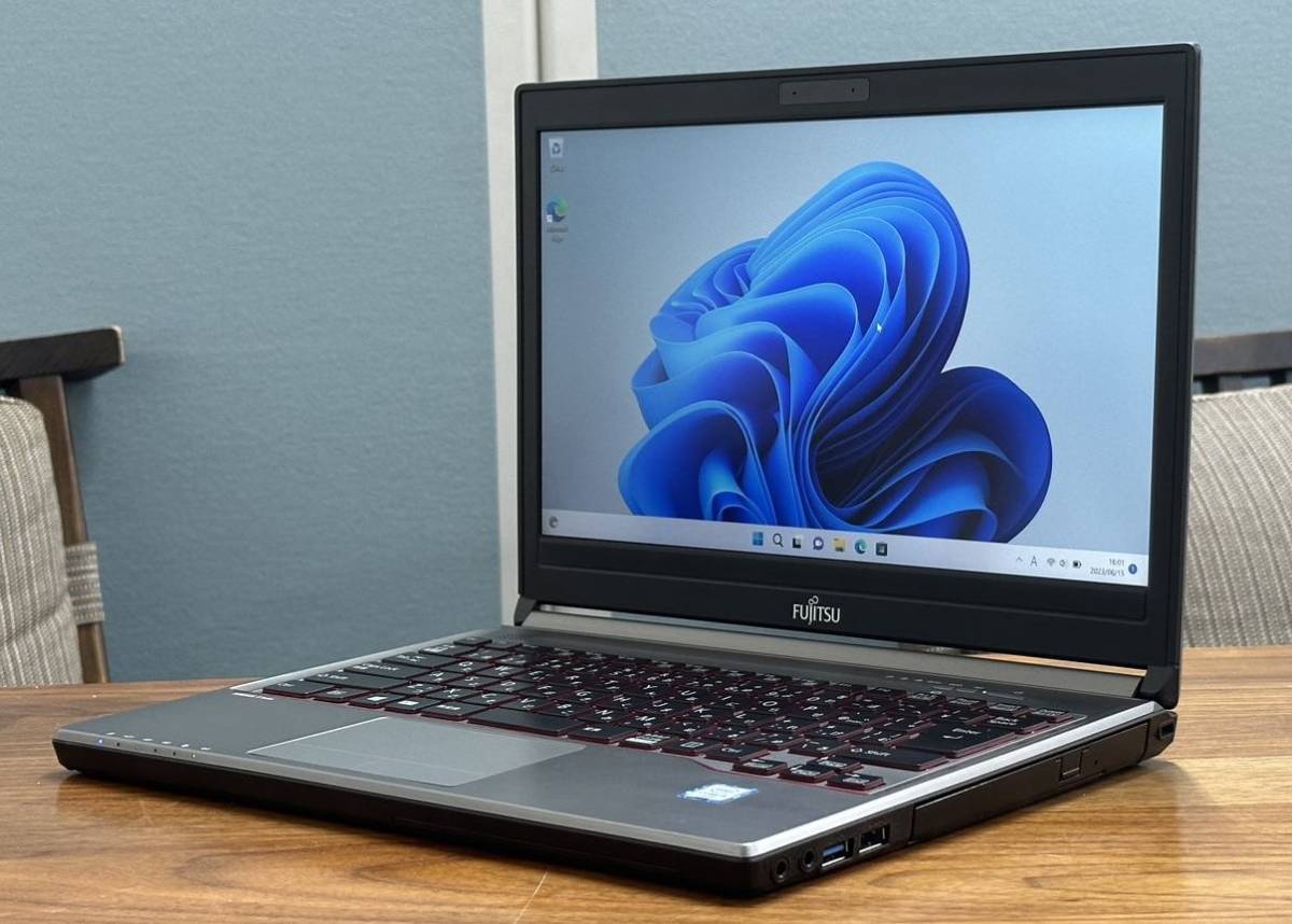中古美品】☆FUJITSU LIFEBOOK E736/P☆Corei5☆第6世代☆メモリ8GB