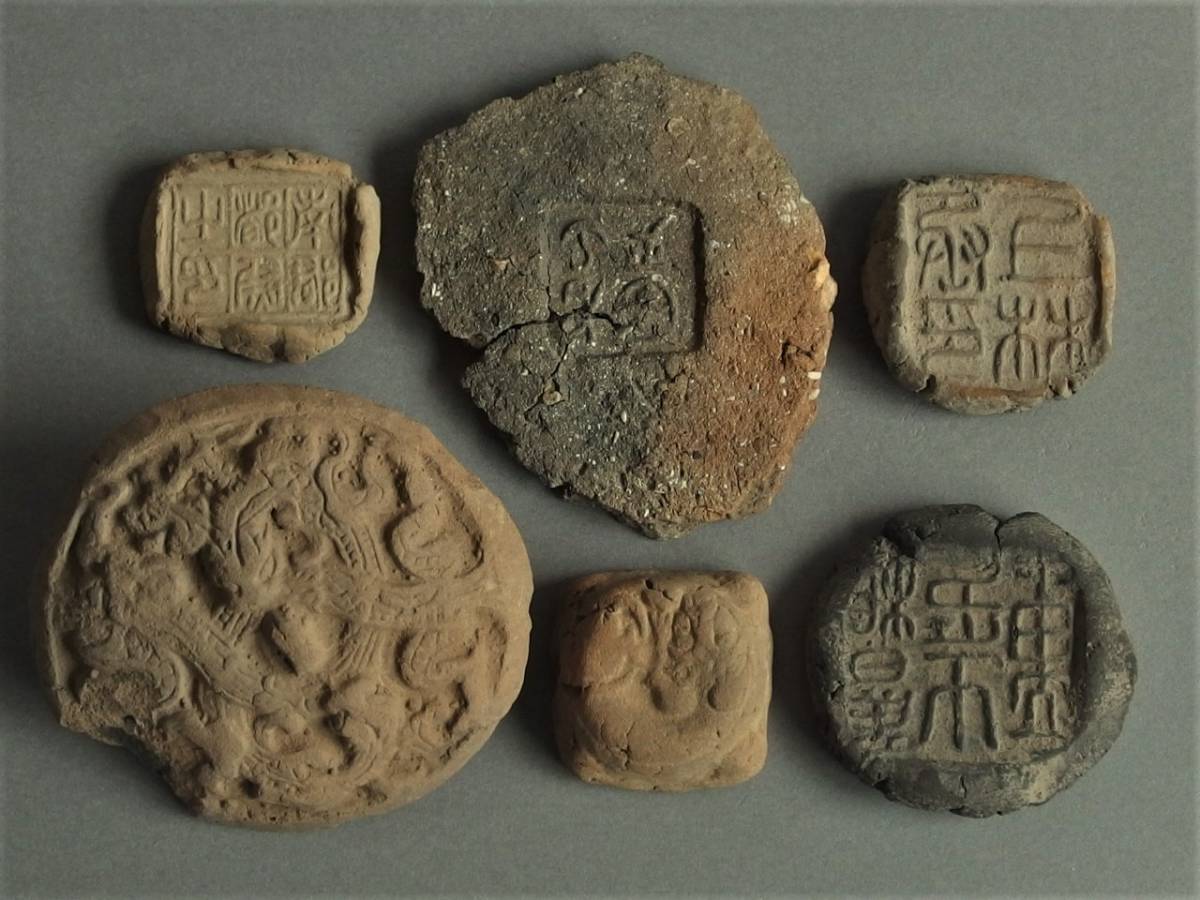 野遊3 古代中国の封泥と泥製玩具 漢時代 秦時代 土器 印材 古印(素焼)|売買されたオークション情報、yahooの商品情報をアーカイブ公開 ...