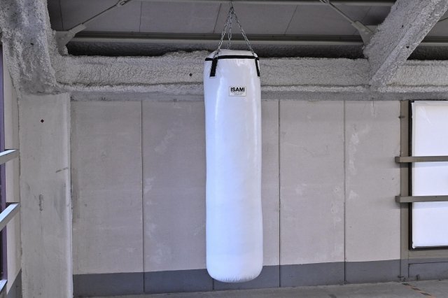 日本製 ISAMI サンドバッグ 160cm 白 ワンカラー チェーン付き