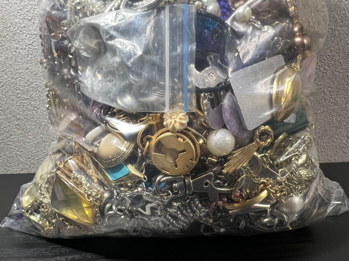 アクセサリー 大量まとめ売り ジャンク 約3.5kg アクセサリー 大量 k18