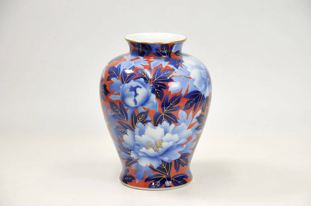 深川製磁 染付牡丹 外赤花瓶 高さ26cm 木箱入 ○ 宮内庁御用達 花器