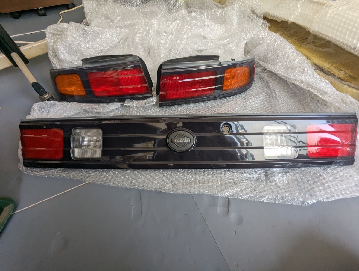 テールランプ シルビア 後期 日産 NISSAN 純正　シルビア S14 　　黒縁　テールレンズ　ガーニッシュ　silvia