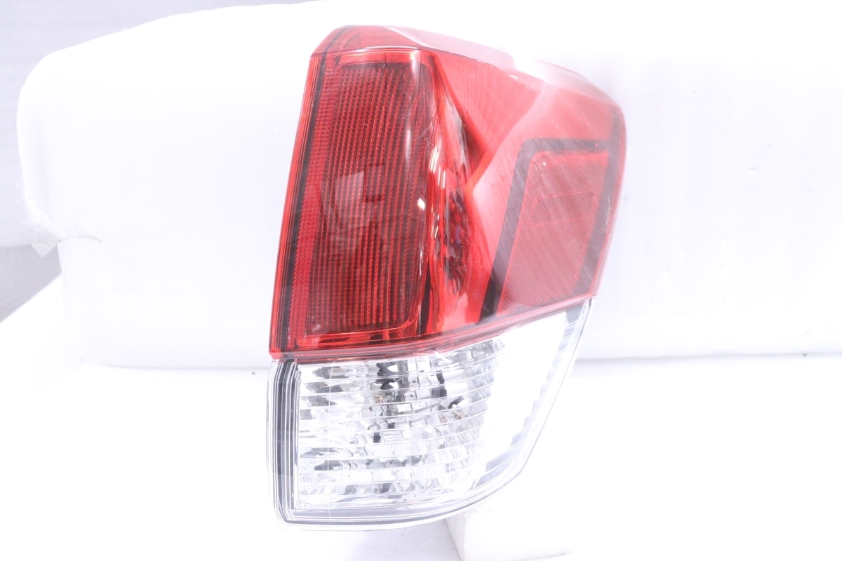 36-282☆美品☆LED SK9 フォレスター☆右テールライト MOBIS FCM924-02