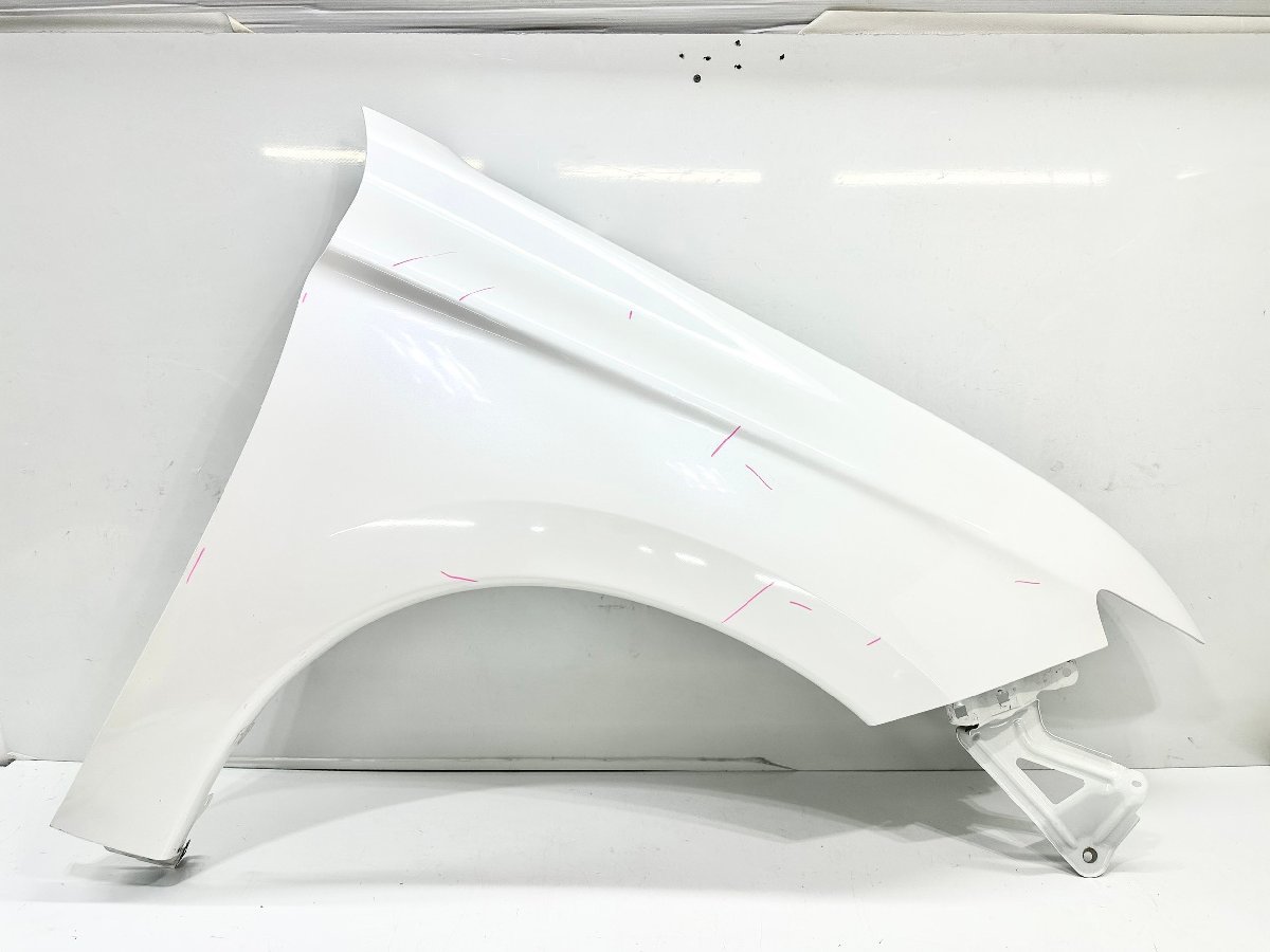 三菱　アウトランダー　GF7W/8W/GG2W　前期　純正　右　フェンダー　パール　（FR10-13）