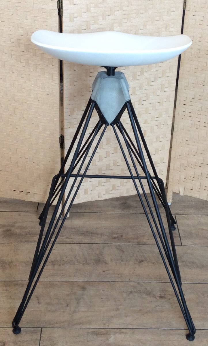 ディストリクトエイト カーン ハイスツール District Eight① D8