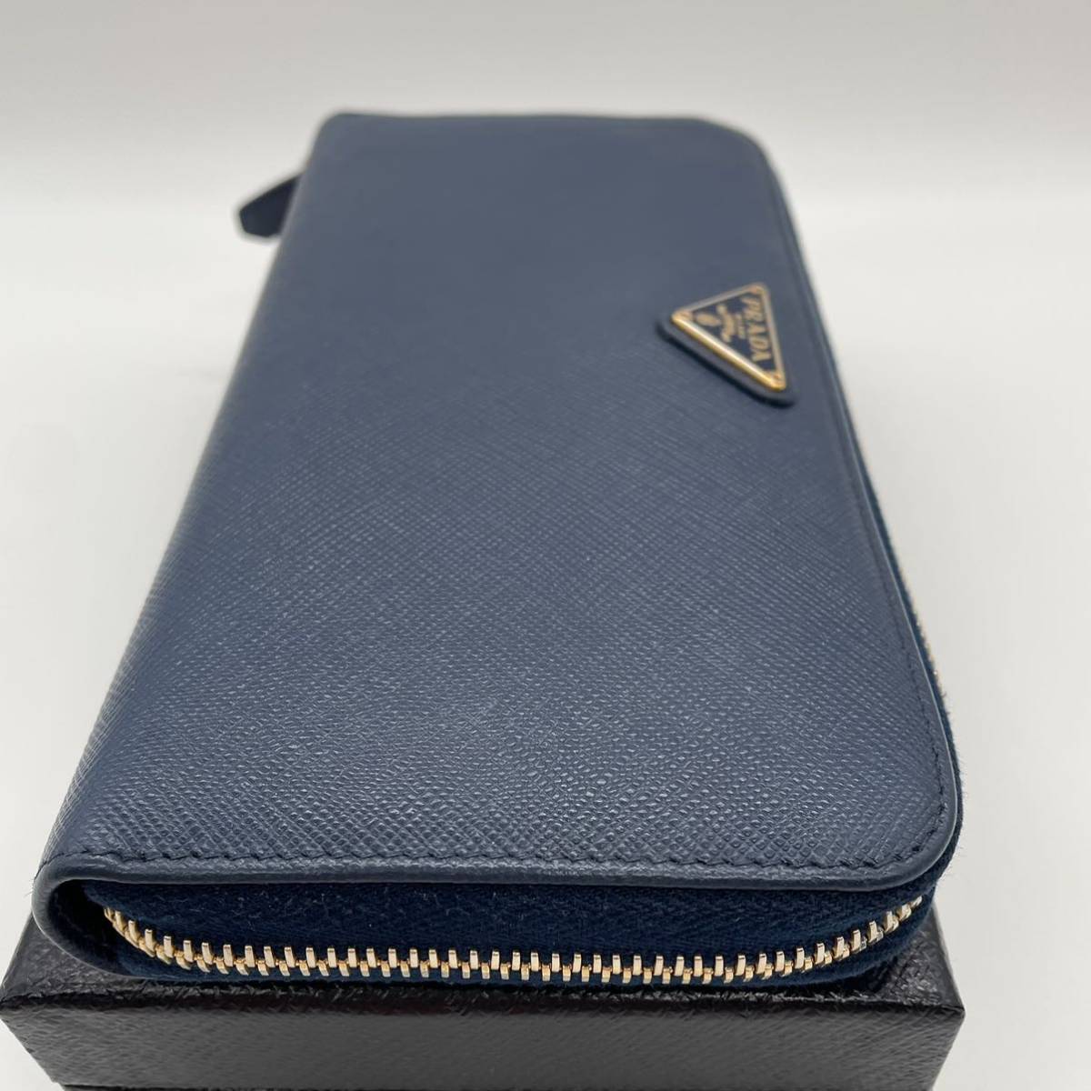 極美品✨PRADA プラダ ジップアラウンド サフィアーノ 財布 レザー