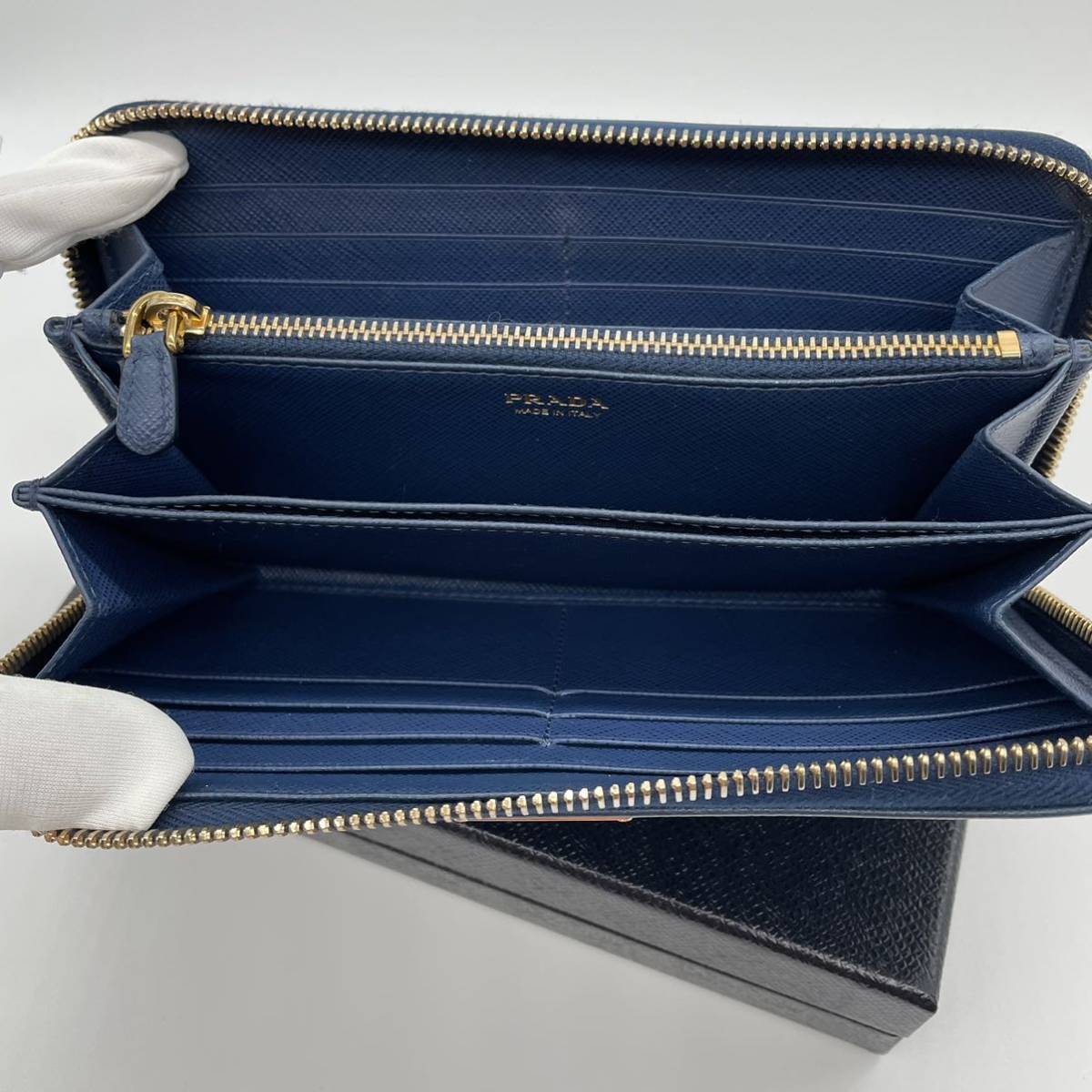 極美品 PRADA トライアングル サフィアーノ ジップアラウンド 三角ロゴ