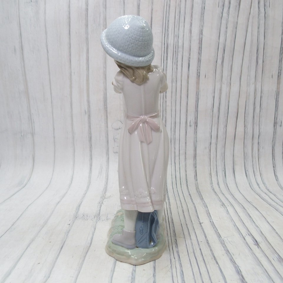 m002 I1【8 LLADRO リヤドロ #6903 フィギュリン 【待ってたよ】 少女