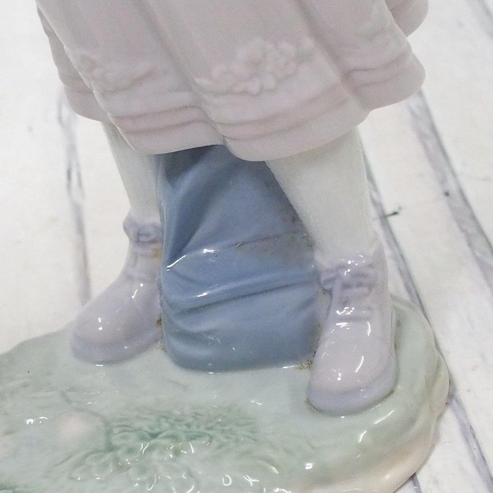 m002 I1【8 LLADRO リヤドロ #6903 フィギュリン 【待ってたよ】 少女