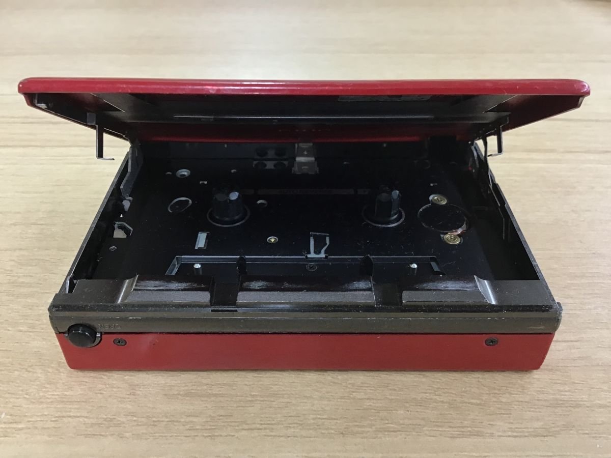 ジャンク外観極美品AIWA HS-P50 ポータブルカセットプレーヤー ジャンク外観極美品AIWA HS-P50 ポータブルカセットプレーヤー