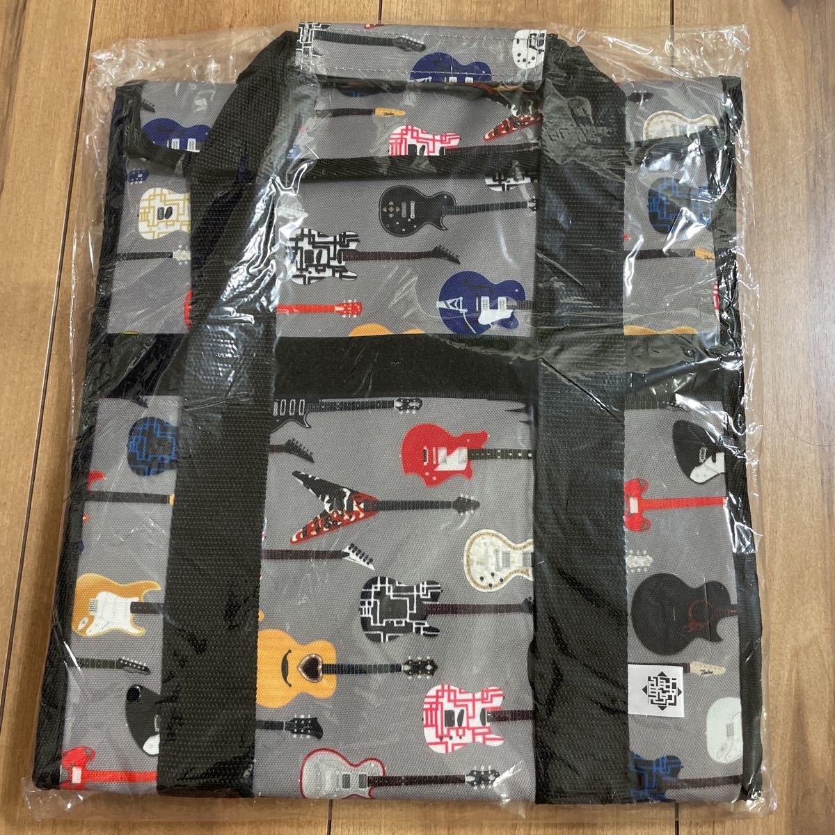 新品未開封 布袋寅泰 グッズ GUITAR柄クーラーバッグ_2