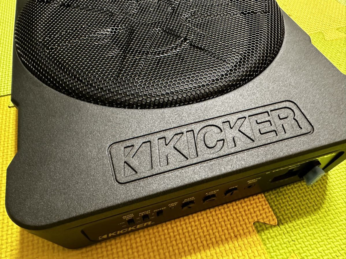 KICKER HIDEAWAY HS10 キッカー 180Wアンプ搭載 25cm薄型パワードサブ 