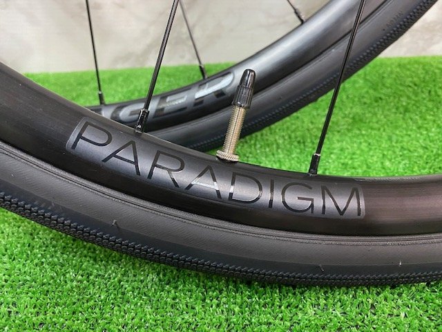 Bontreger Paradigm ホイール、R1 タイヤ、前後セット