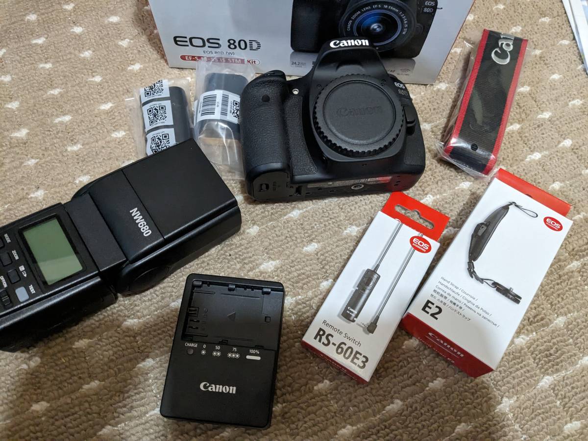EOS 80D ダブルズームキット Canon | キヤノン IS デジタル一眼レフ