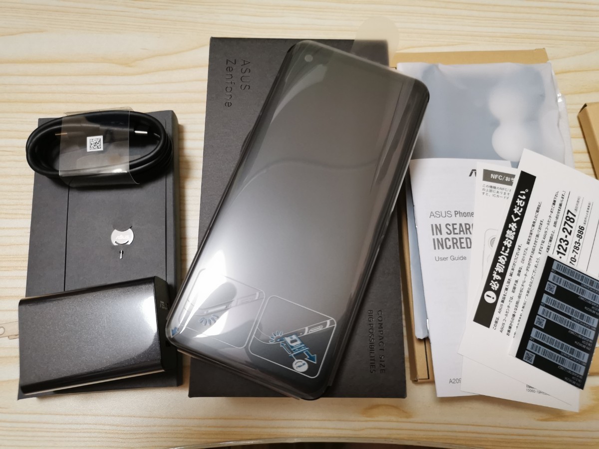 美品・新品同様】ASUS Zenfone 9 国内SIMフリー版 256GB メモリ16GB 