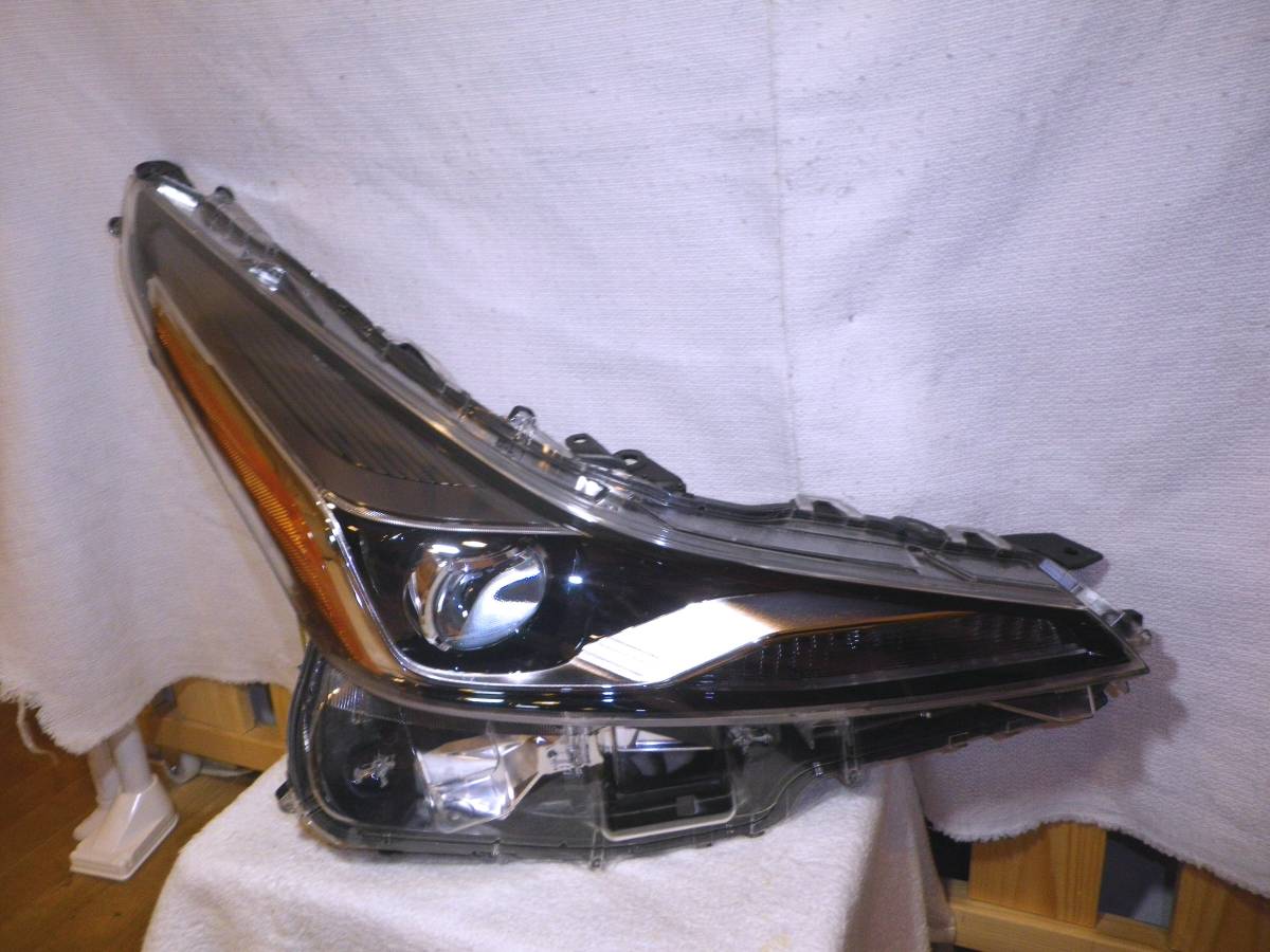 P96 レンズ良品 後期 打刻D プリウス ZVW50 ZVW51 ZWV55 LED 右ヘッド