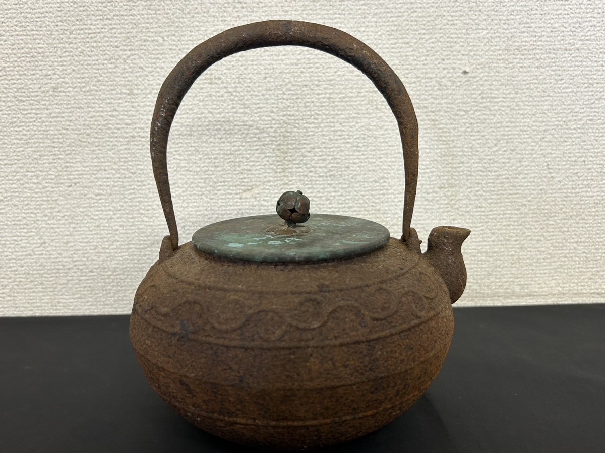 蔵出し 龍文堂 平丸型 鉄瓶 銅蓋 模様あり 茶道具 骨董品 金属工芸品