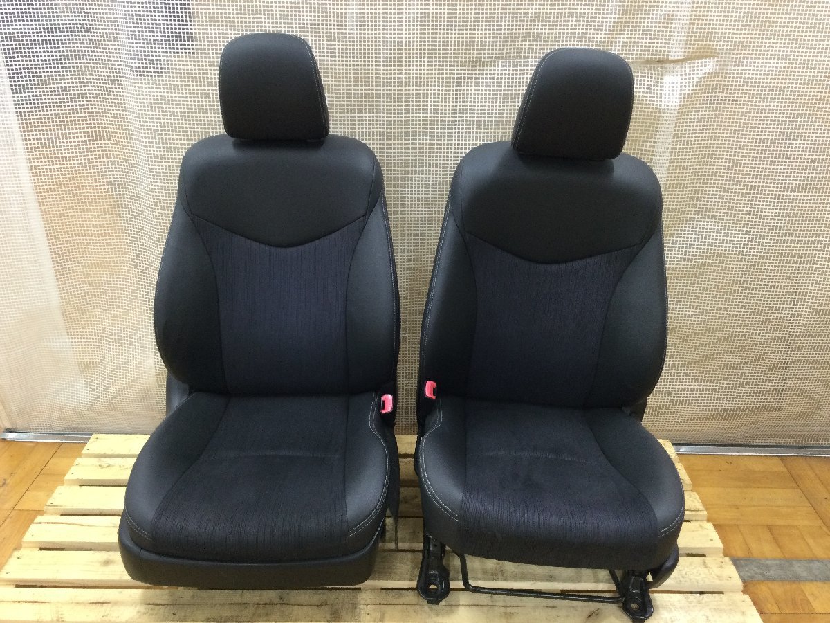 30プリウス Gツーリングヘットレスド 前席2個 車 30プリウス 後期 Gツーリング 純正ヘッドレスト レザー 2個セット！