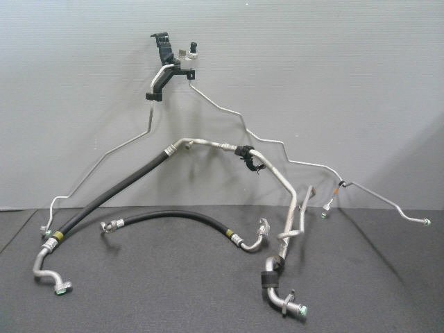 5kurudepa H27年 ヴォクシー DBA-ZRR80W エアコン ホース ZRR85 ZWR80 ノア ZS 32794