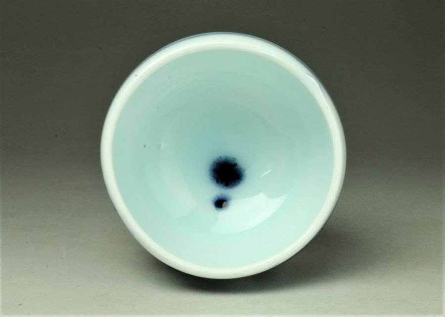 現代磁器ぐい呑ー加藤委「青白磁杯」 ⁄ 加藤ツブサ – Kura Monzen
