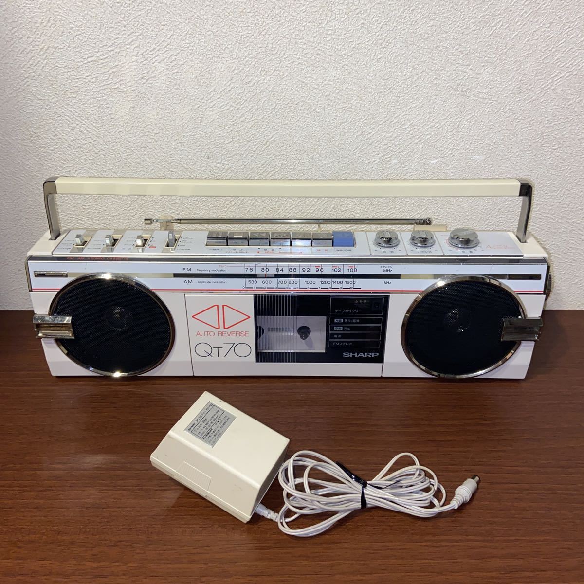 充電器 純正（メーカーシャープ）の通販 au スマホ かんたんスマホ ホワイトカラーの卓上充電ステーションを2024年4月11日（木）から ☆希少ホワイトカラー☆SHARP QT70 純正ACアダプター付き