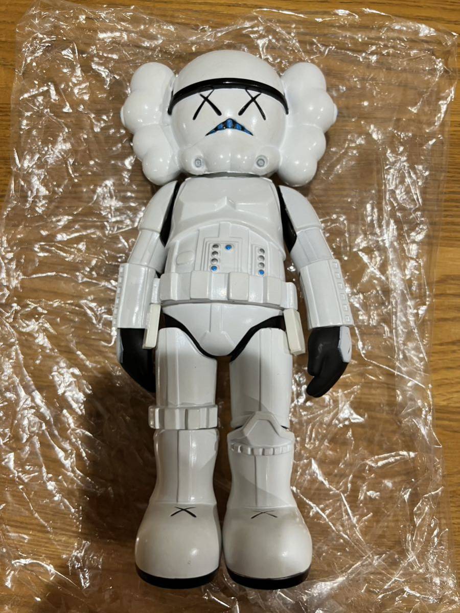 開封品美品】スターウォーズ カウズホリデー ストームトルーパー 箱