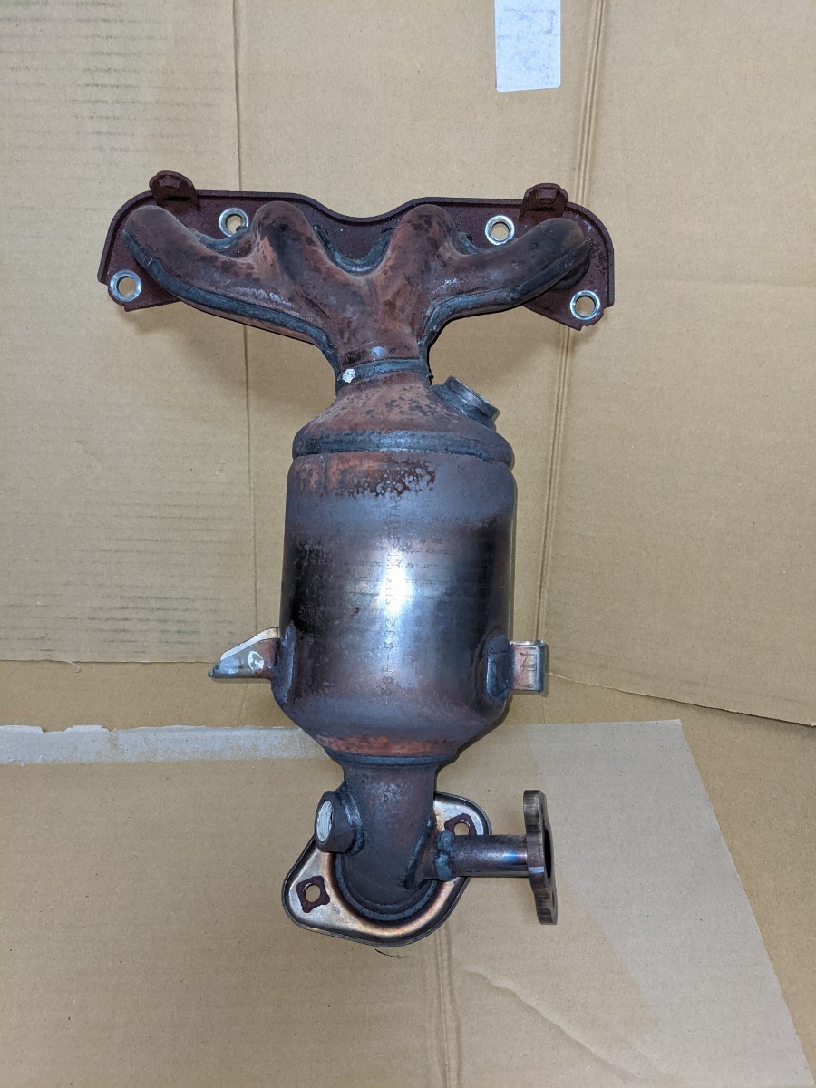 スズキ純正部品　エキゾーストマニホールド　ソリオバンディット　中古品　14110-81P00