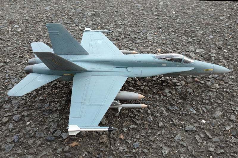 む*ん様 イタレリ 1/48 F18F スーパーホーネット トップガン仕様完成品