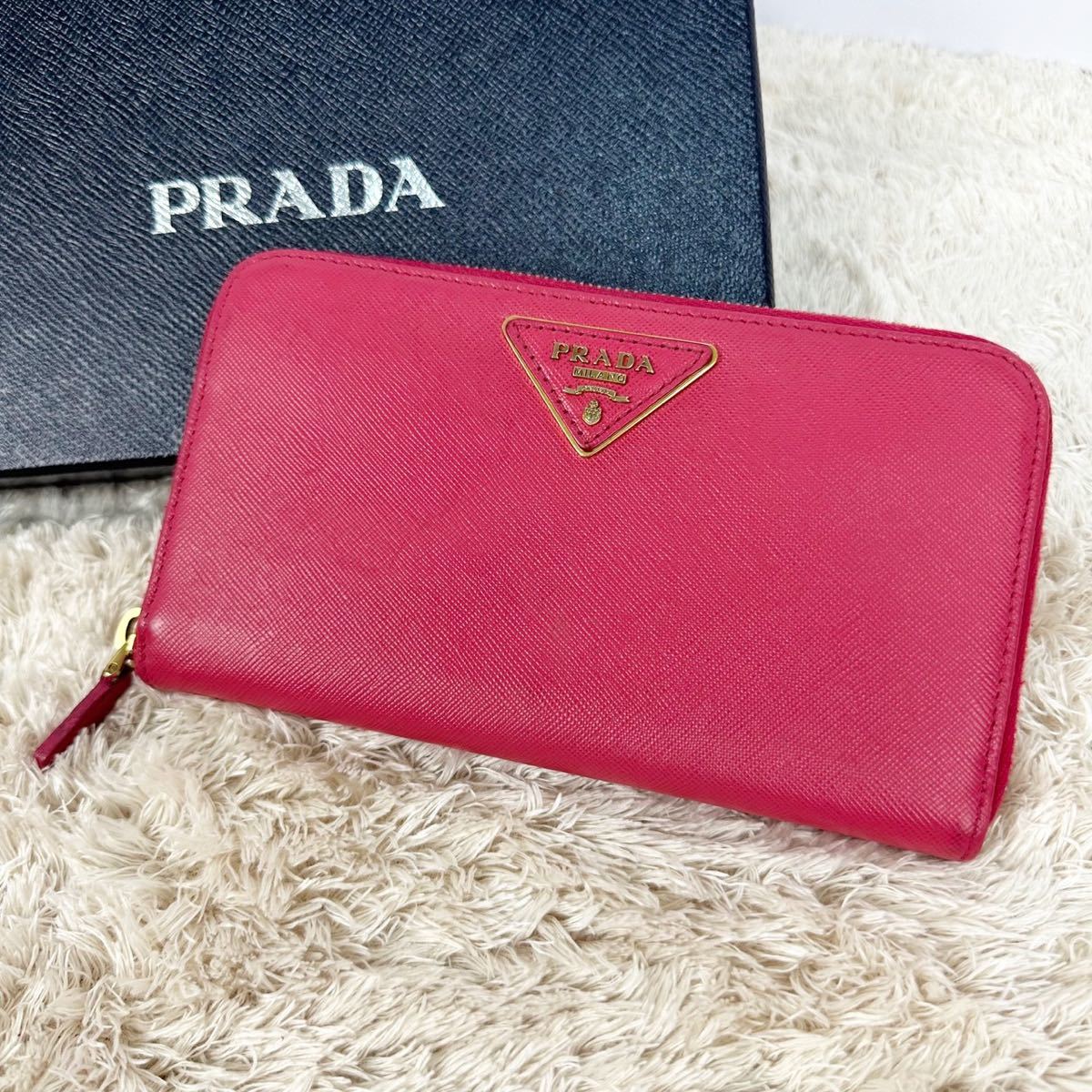 美品】プラダ 長財布 ピンク 三角ロゴ ラウンドファスナー 