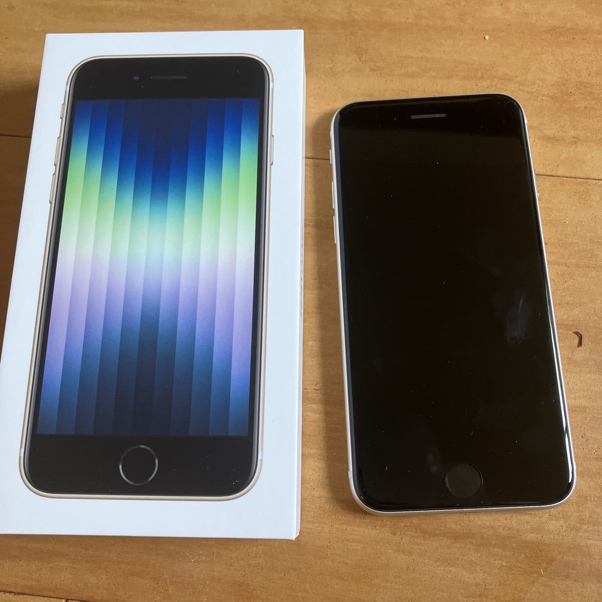 iPhone SE (第3世代) スターライト 128 GB SIMフリー