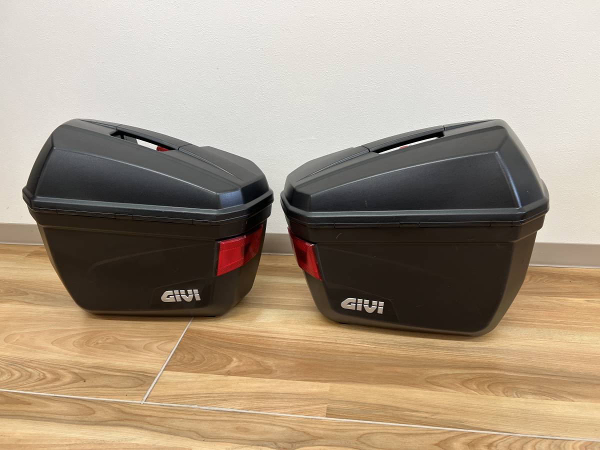 GIVI サイドケース 未塗装ブラック 左右セット E22 【公式通販】