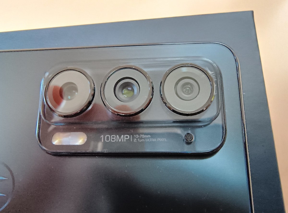 motorola edge20 フロストオニキス128GB simフリー 中古 フロストオニキス edge20 Motorola モトローラの 薄型軽量 国内版