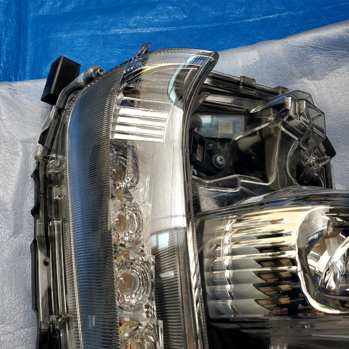 プリウス PHV ZVW52 右側フォグランプ 右側フォグ LEDフォグランプ 