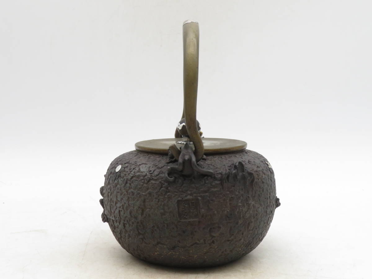 日本亀分 亀文堂 鉄瓶 銀象嵌 急須 茶道具 煎茶道具 骨董 鉄器 金属工芸 K4066 日本亀文 亀文堂 造 銀象嵌 鉄瓶 鉄壺 家戊日本琵琶湖在東 急須