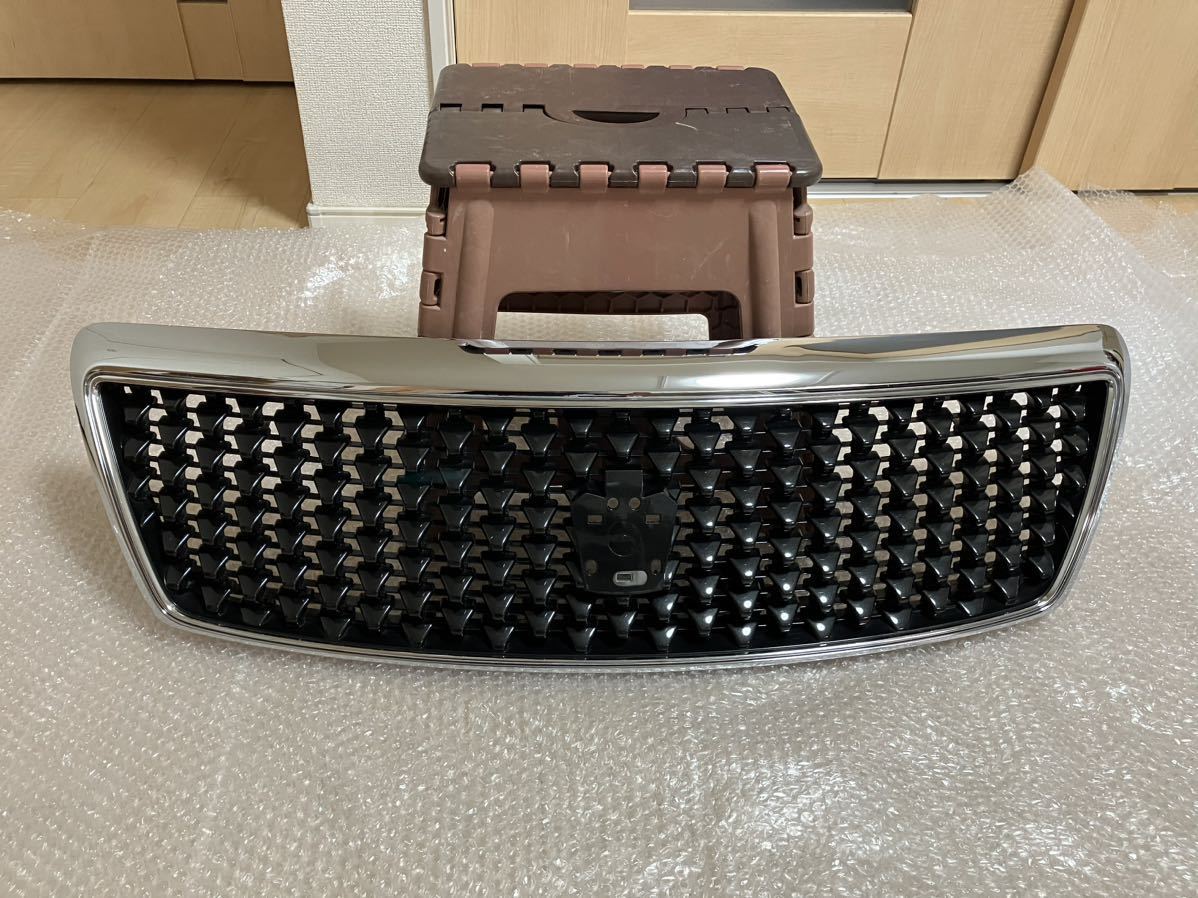 綺麗！　18 クラウン　メッキグリル　純正オプション！？　1年使用品　GRS18