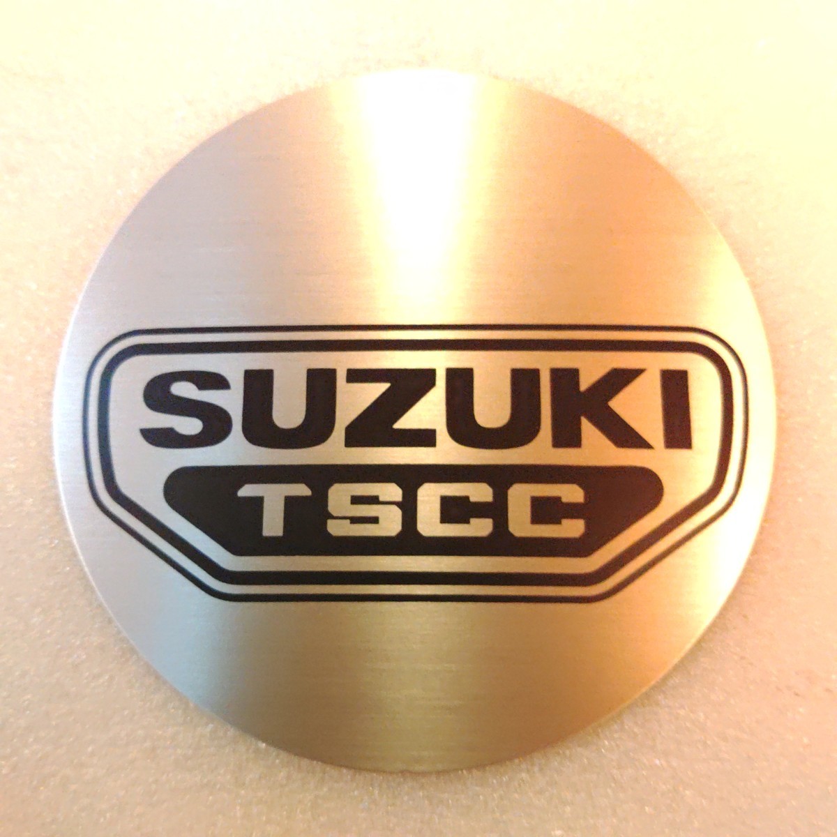 新品 スズキ純正 エンジンカバーエンブレム GSX1100S カタナ 刀 GSX750S etc. 直径10㎝ 68233-49200 送料370円～