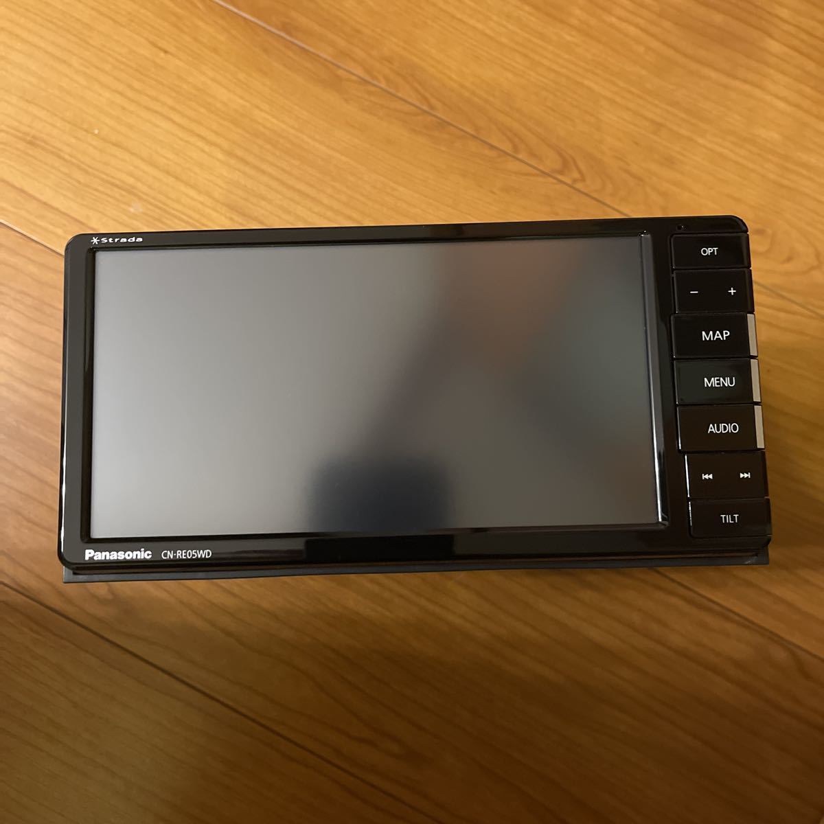 パナソニック ストラーダ メモリーナビ CN-RE05WD 2018年データ 中古品 