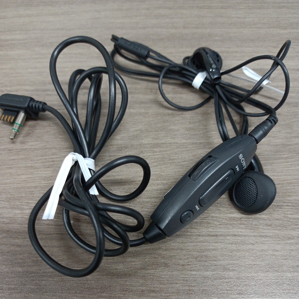 Vintage 1996 Sony Sports Discman CD Player - ESP - Yellow⁄Gray (D