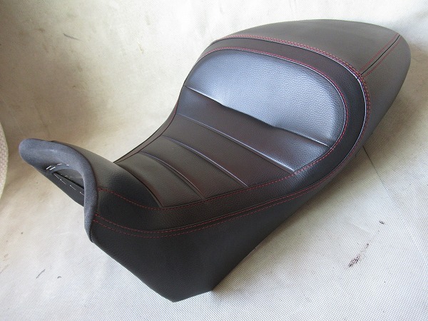 ●ディアベル(2015年ディアベルカーボンより取り外し)用●純正オプションのローシートです●