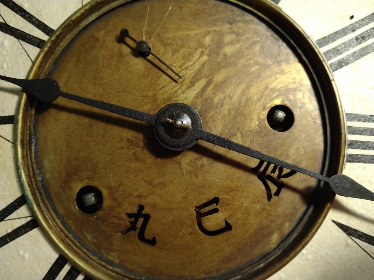 戦前 ゼンマイ式 セストーマス 船舶時計 アンティーク 八角時計 - YouTube