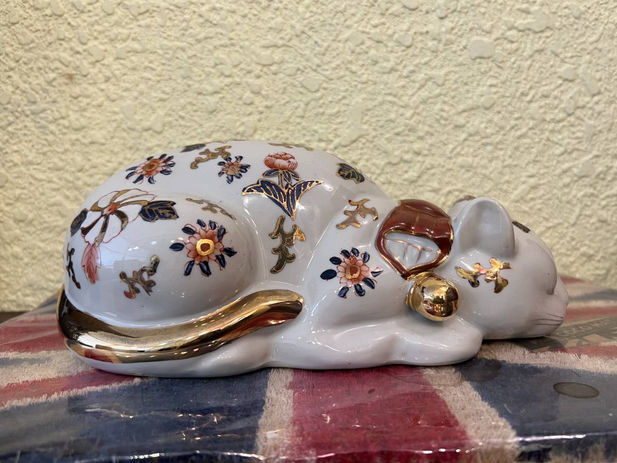 ○伊万里様式 眠り猫 陶器 金彩 色絵 牡丹菊尽くし 有田焼 小振 長さ