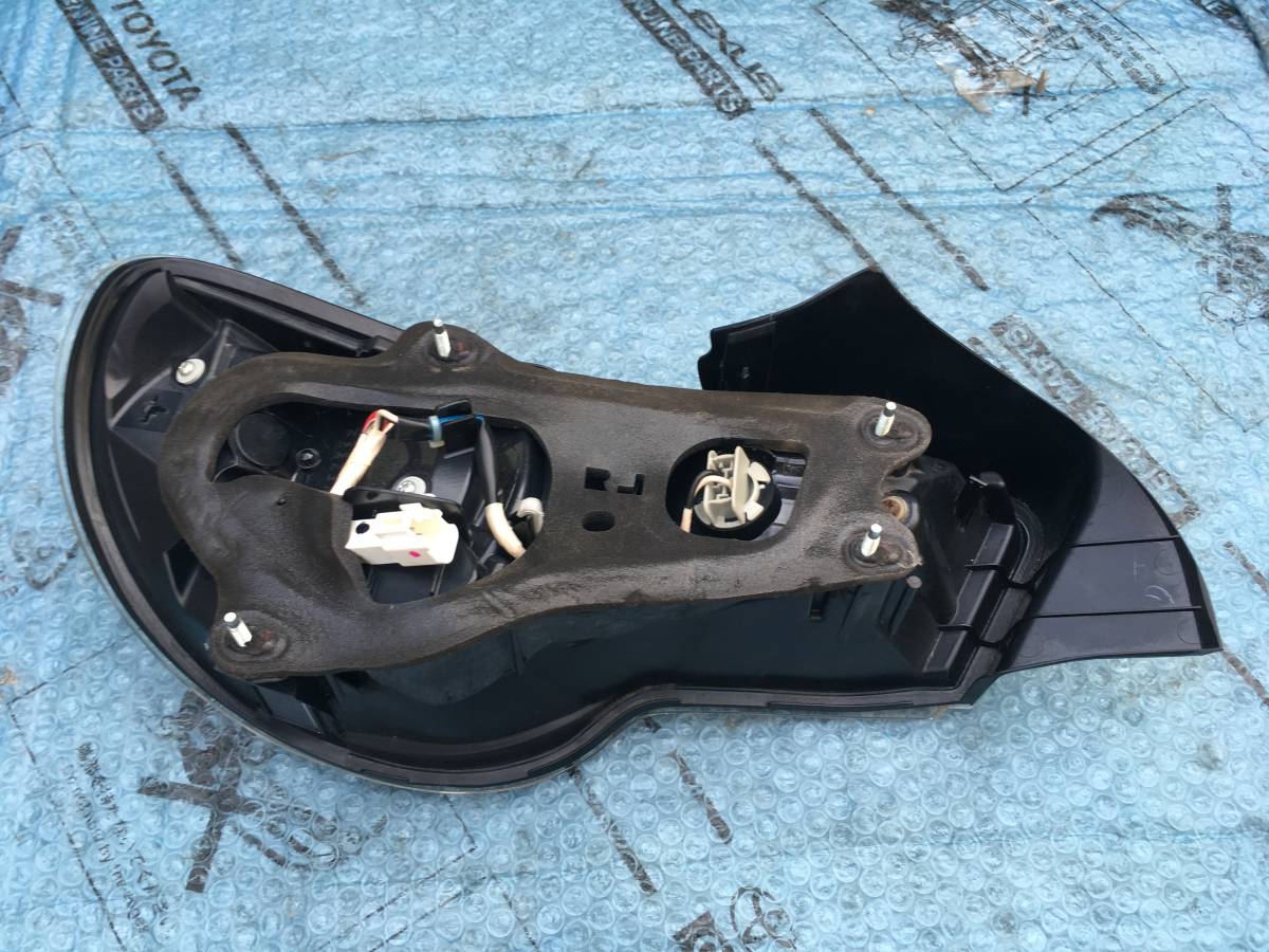 良品！ ZN6 トヨタ 86 前期純正 テールライト （テールランプ） 左右