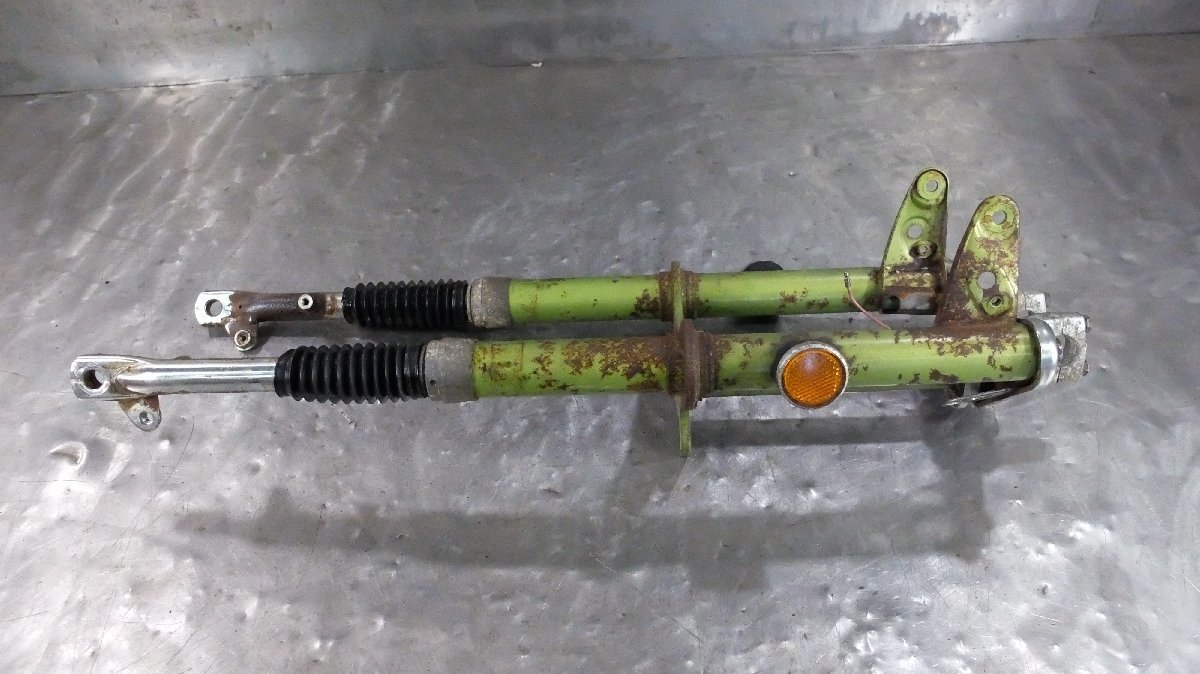 8)初期型 シャリー50 緑 CF50-2037*** フロントフォーク トップブリッジ【140】