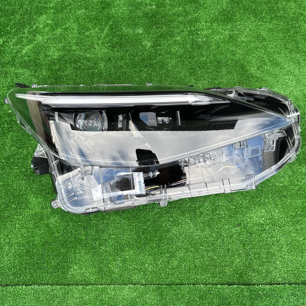 ヤリスクロス⁄ハイブリッド MXPB10⁄MXPB15 MXPJ10⁄MXPJ15 LED 純正 右