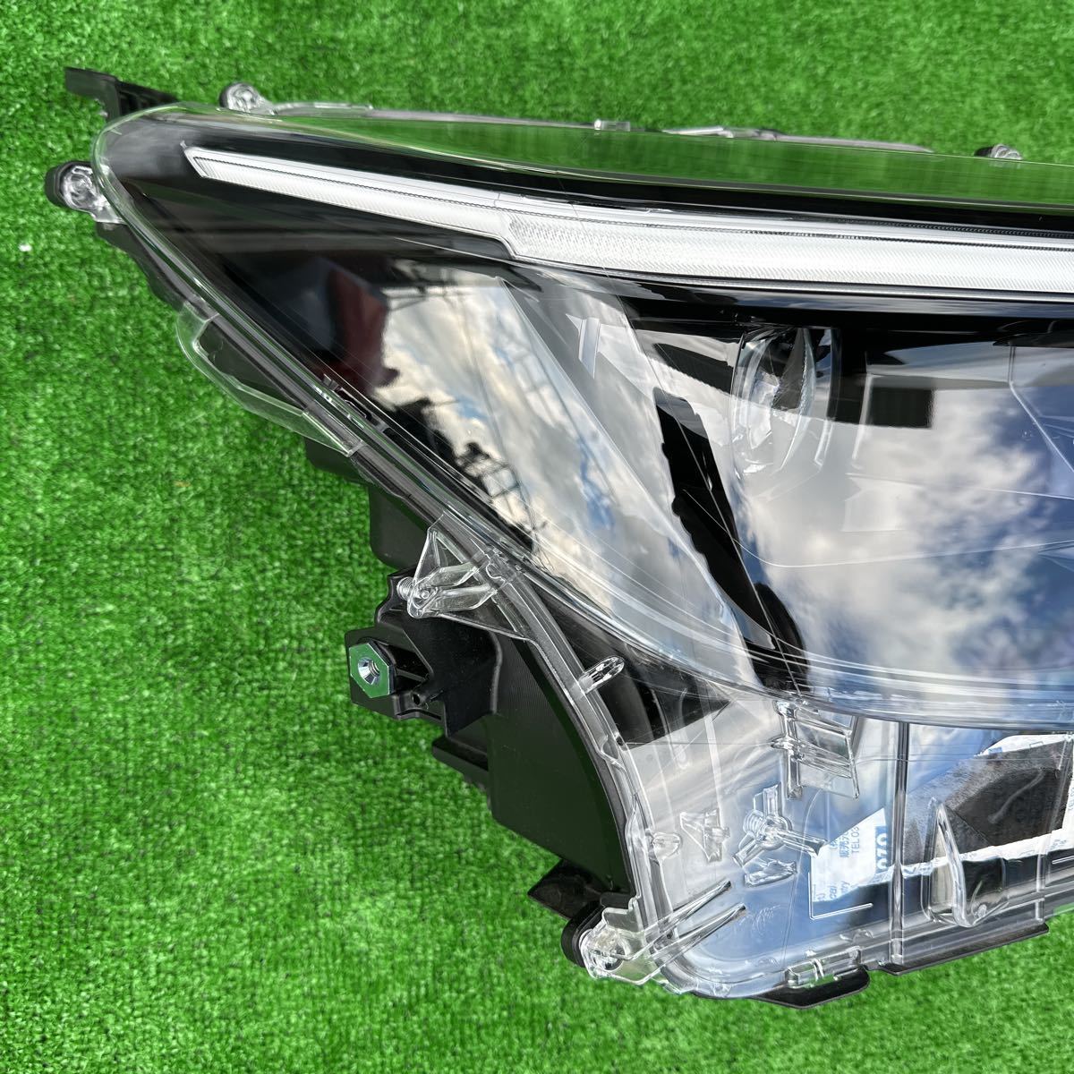 ヤリスクロス⁄ハイブリッド MXPB10⁄MXPB15 MXPJ10⁄MXPJ15 LED 純正 右